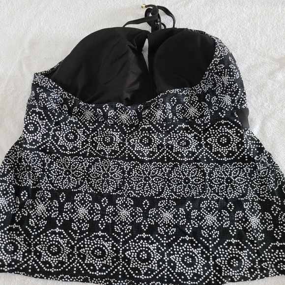 Black and white tankini top. - Picture 3 of 3